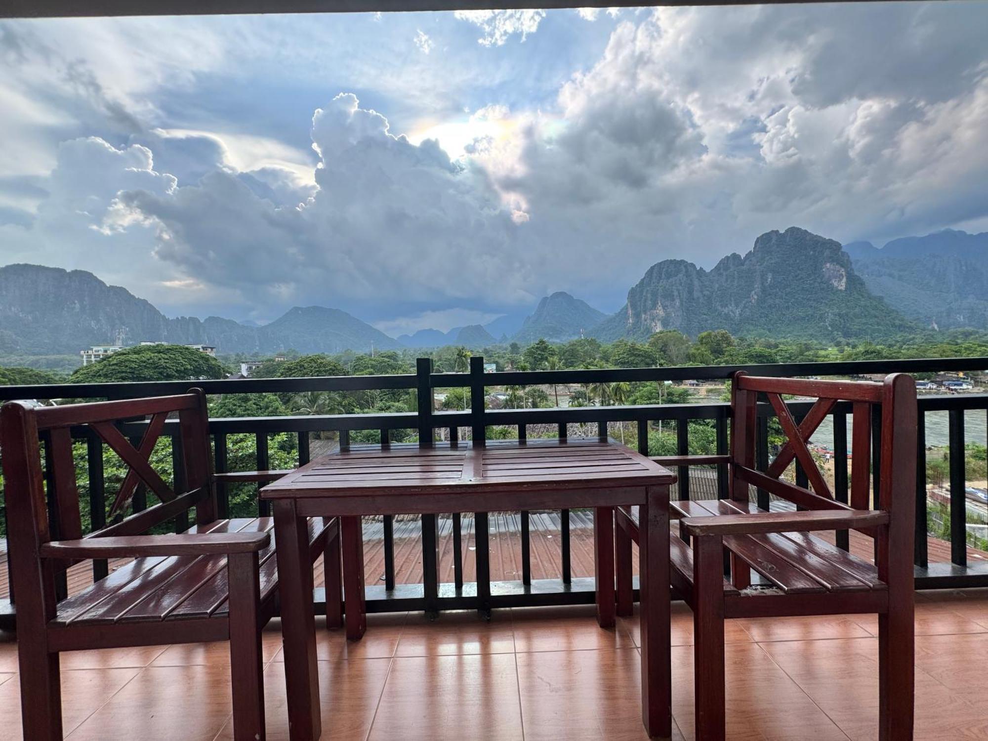 Vang Vieng Santara Backpackers Hostel Eksteriør billede